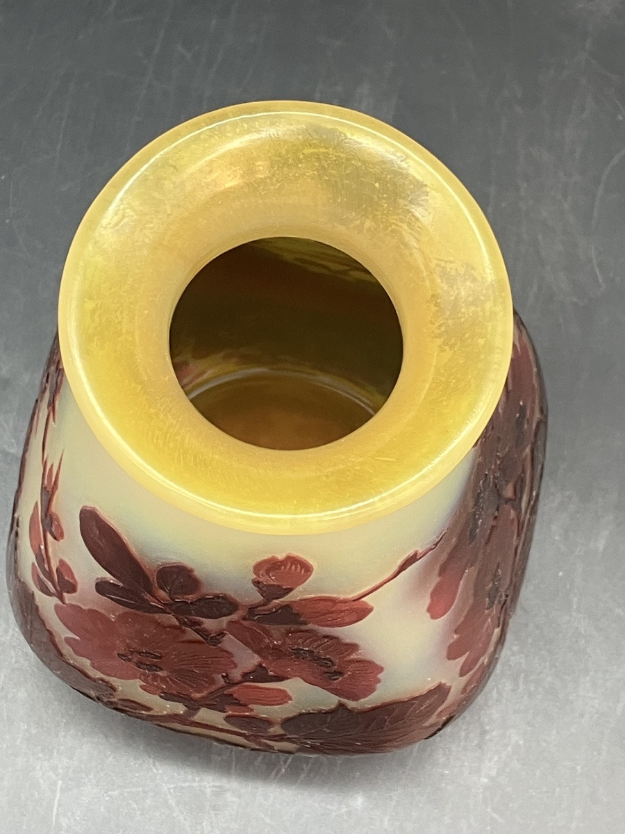 Emile Gallé Vase 18 cm rouge et jaune verre opalescent décor fleurs de pommiers art nouveau-photo-3
