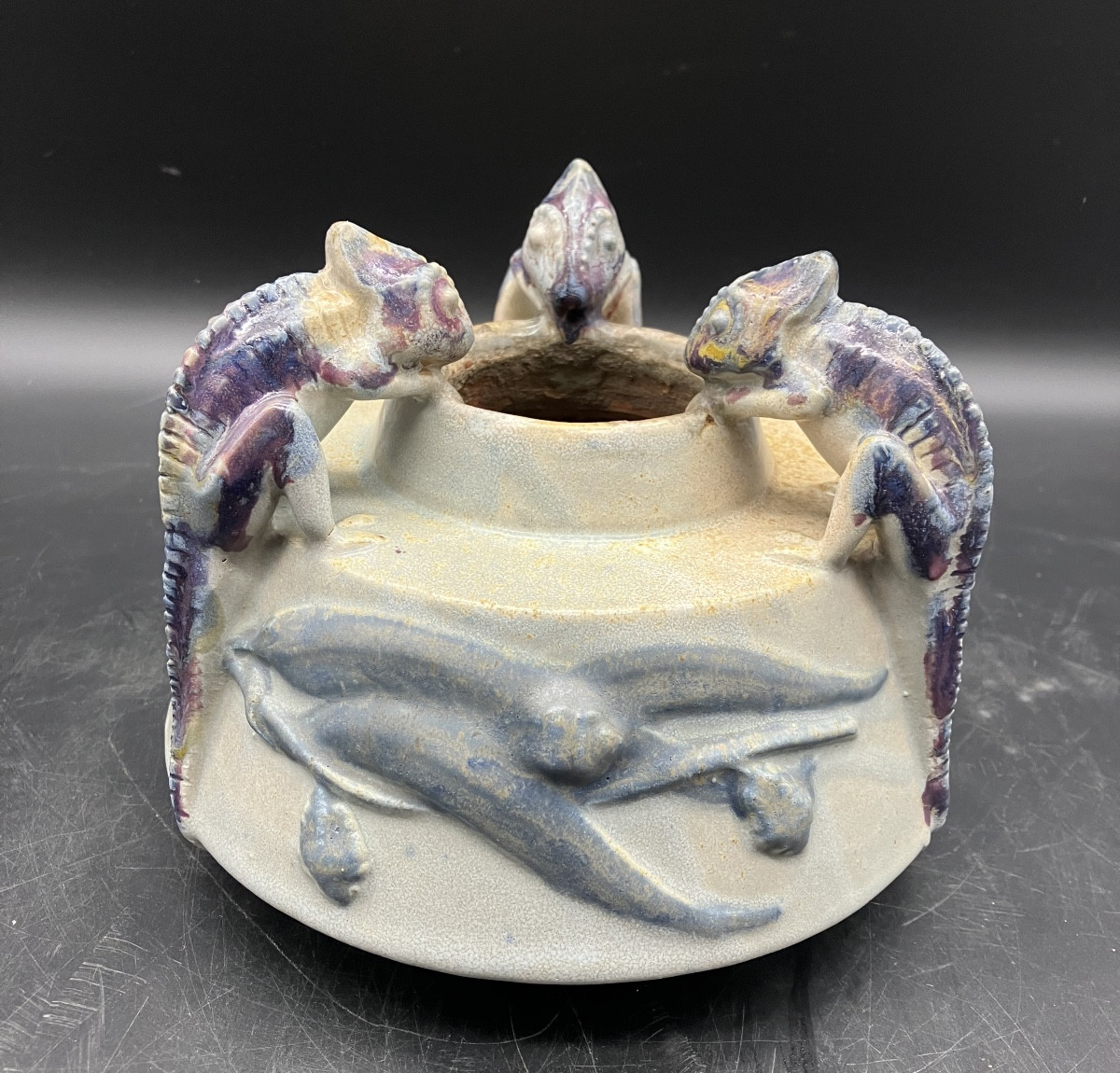 Charles Greber Vase art nouveau en grès Caméléon Gecko dans l'Eucalyptus céramique Beauvais