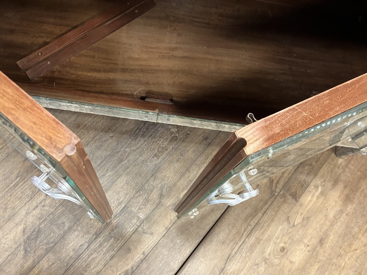 Venetian Style Chest Of Drawers With Engraved Mirrored Doors. Sideboard With Mirrors. -photo-3