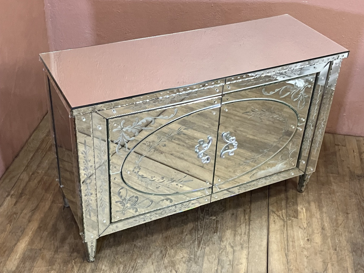 Venetian Style Chest Of Drawers With Engraved Mirrored Doors. Sideboard With Mirrors. -photo-7