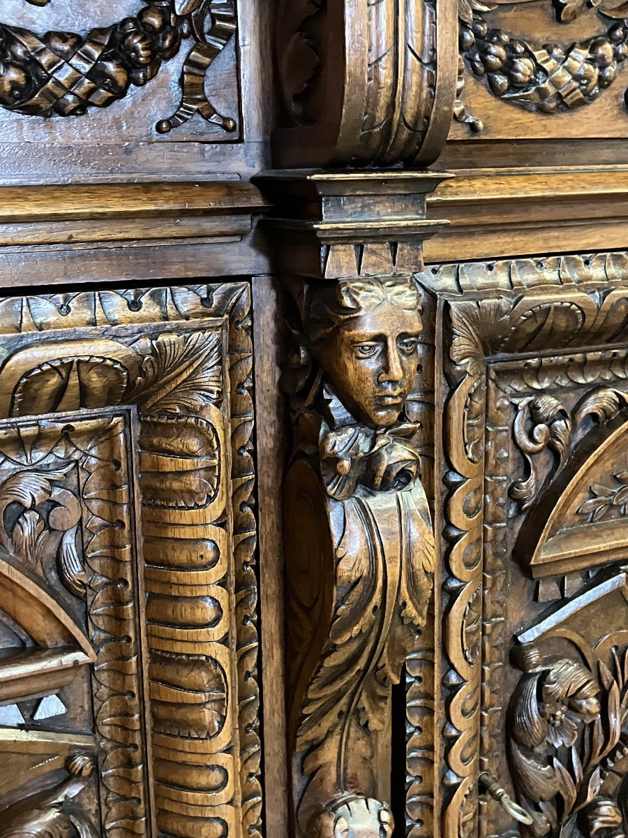 Buffet à diminutif style Renaissance en Noyer Personnages sculptés 19ème Meuble de château-photo-4