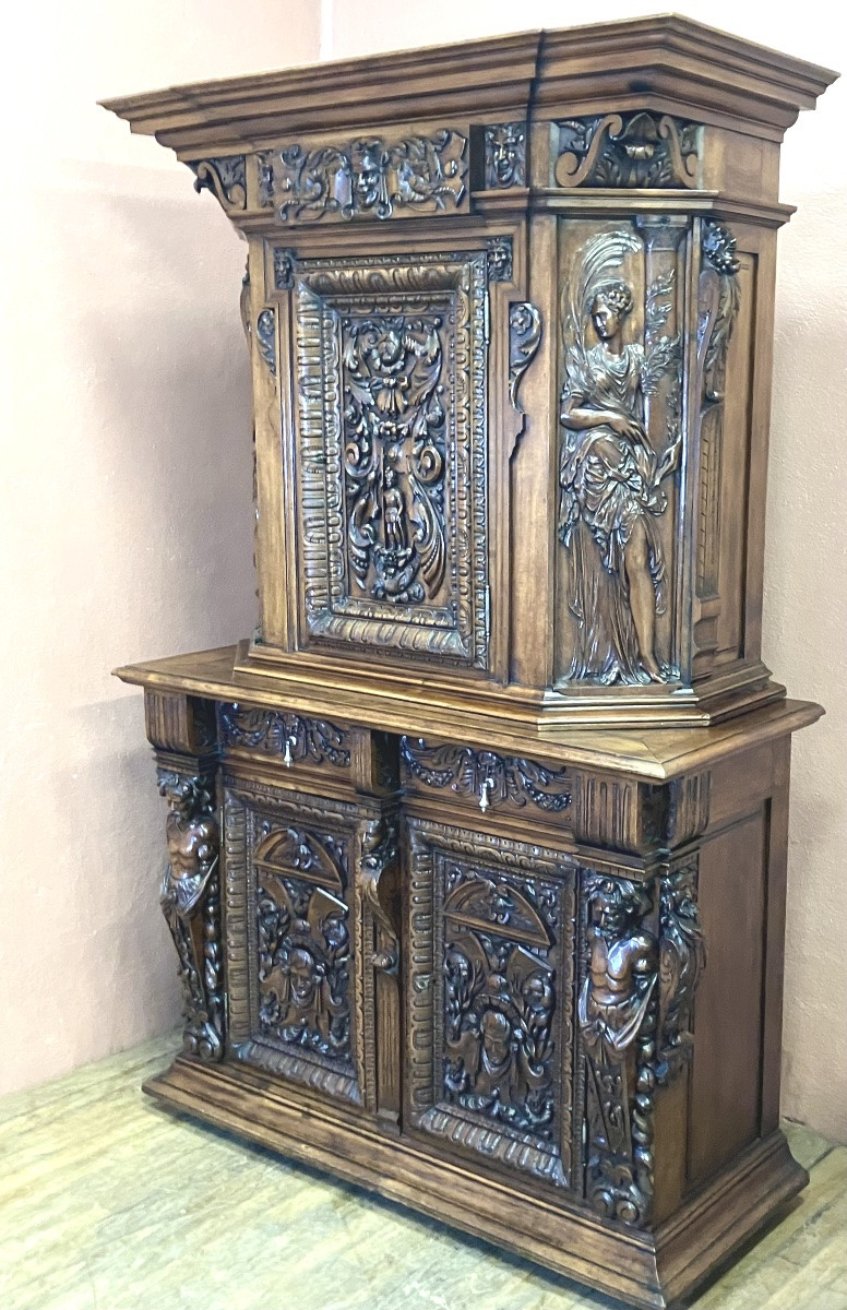 Buffet à diminutif style Renaissance en Noyer Personnages sculptés 19ème Meuble de château-photo-8