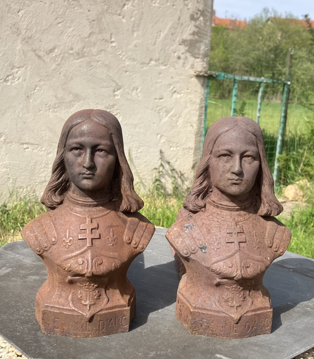 Paire de chenets en fonte Jeanne d'Arc époque XIXème