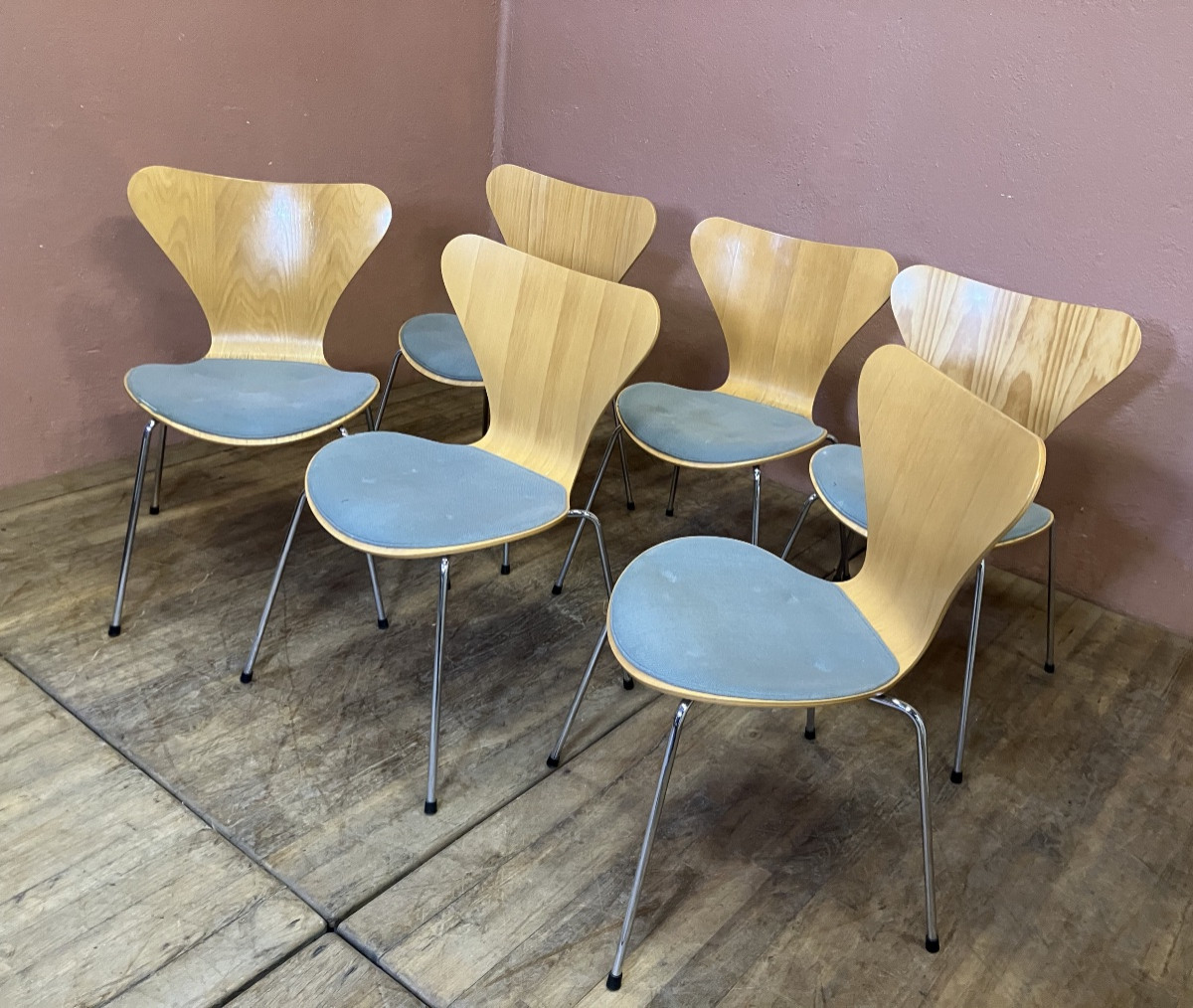 Arne Jacobsen pour Fritz Hansen Série de 6 chaises série 7 ( modèle 3107) Design Danois-photo-5
