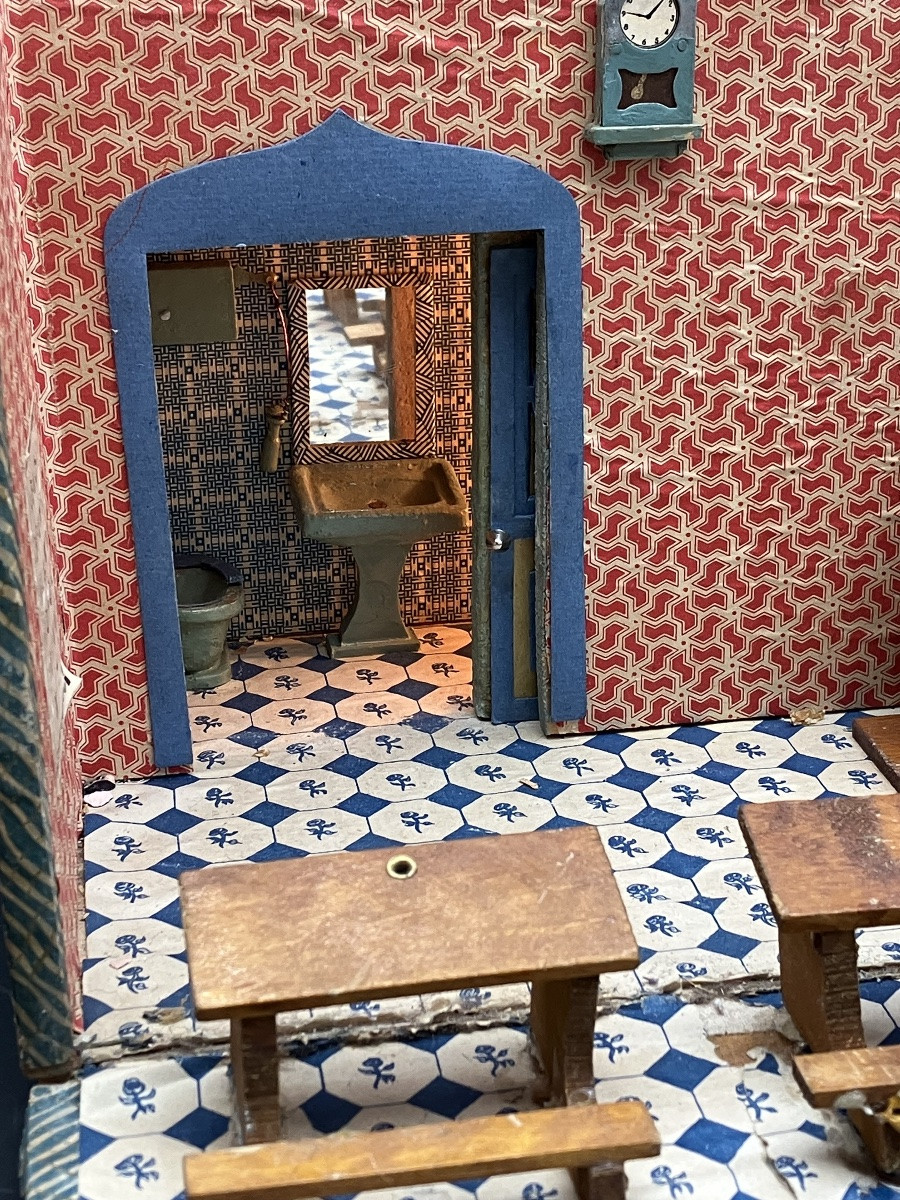 Ecole de poupées avec petites poupées et institutrice  religieuse Classe pupitre banc écolières-photo-3