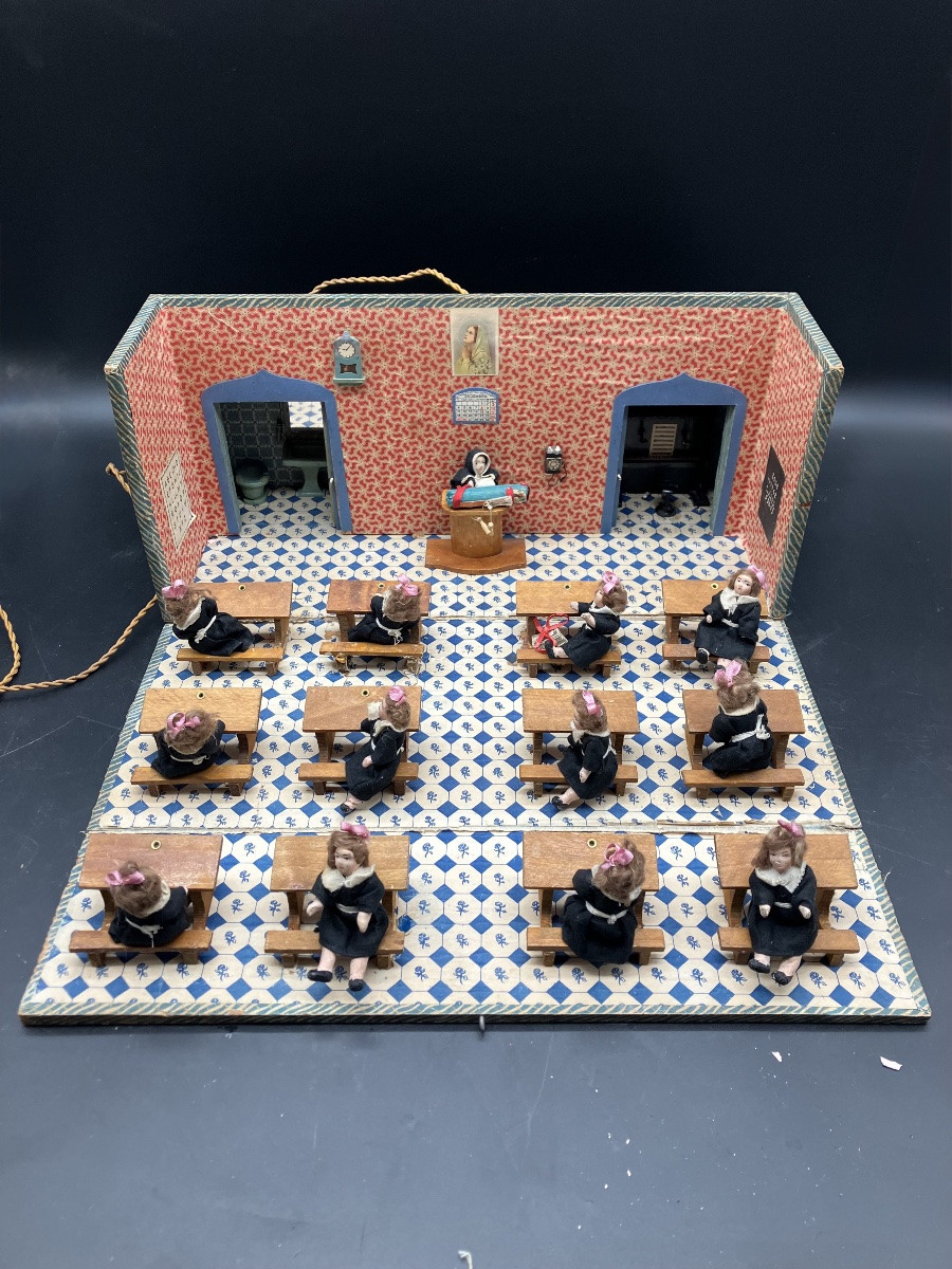 Ecole de poupées avec petites poupées et institutrice  religieuse Classe pupitre banc écolières-photo-5