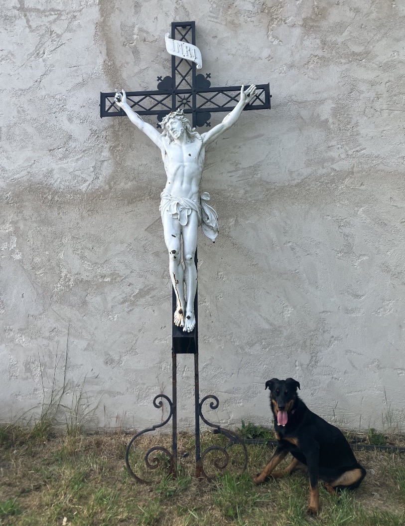 Grand Christ en fonte sur sa croix époque 19ème  322 cm