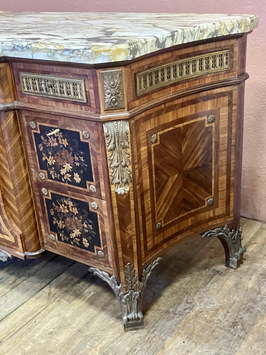 Importante Commode à la manière de Riesner Louis XVI époque XIXème marqueterie bronzes Chateau-photo-3