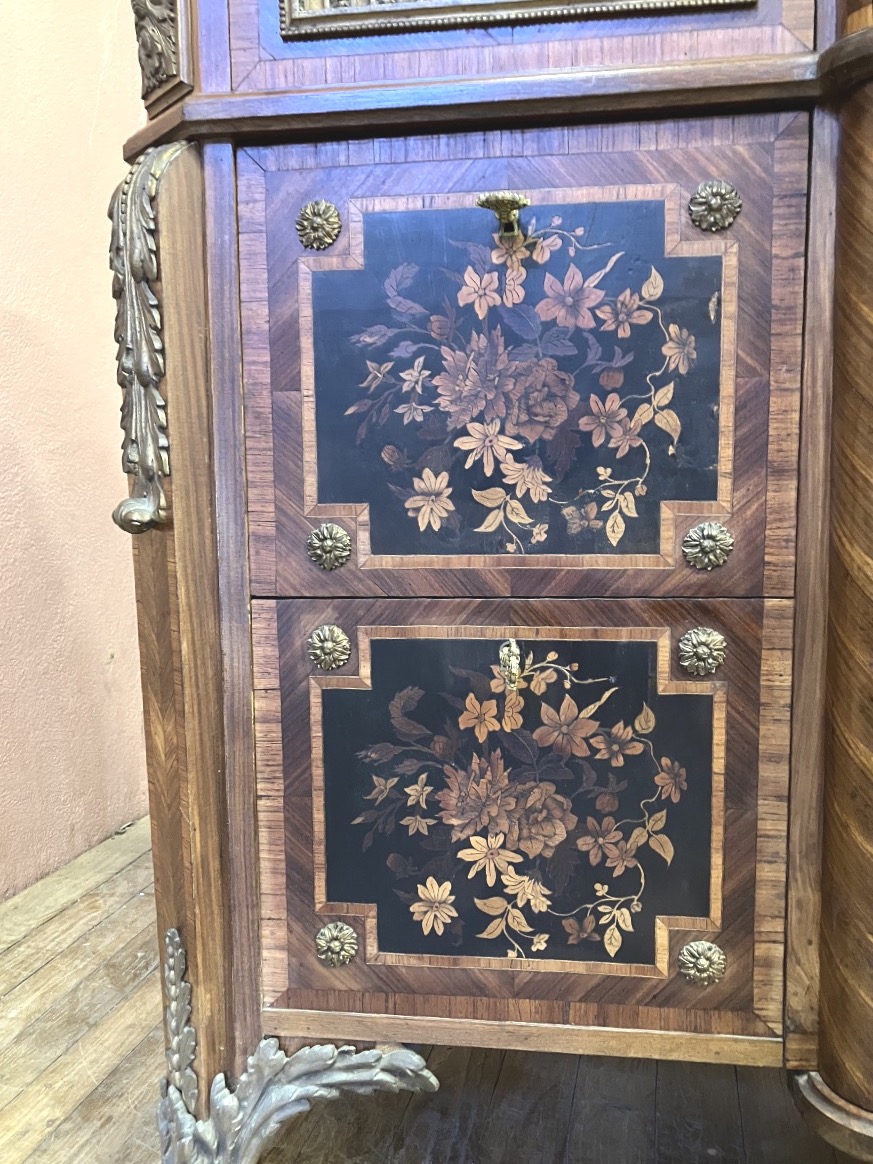 Importante Commode à la manière de Riesner Louis XVI époque XIXème marqueterie bronzes Chateau-photo-7