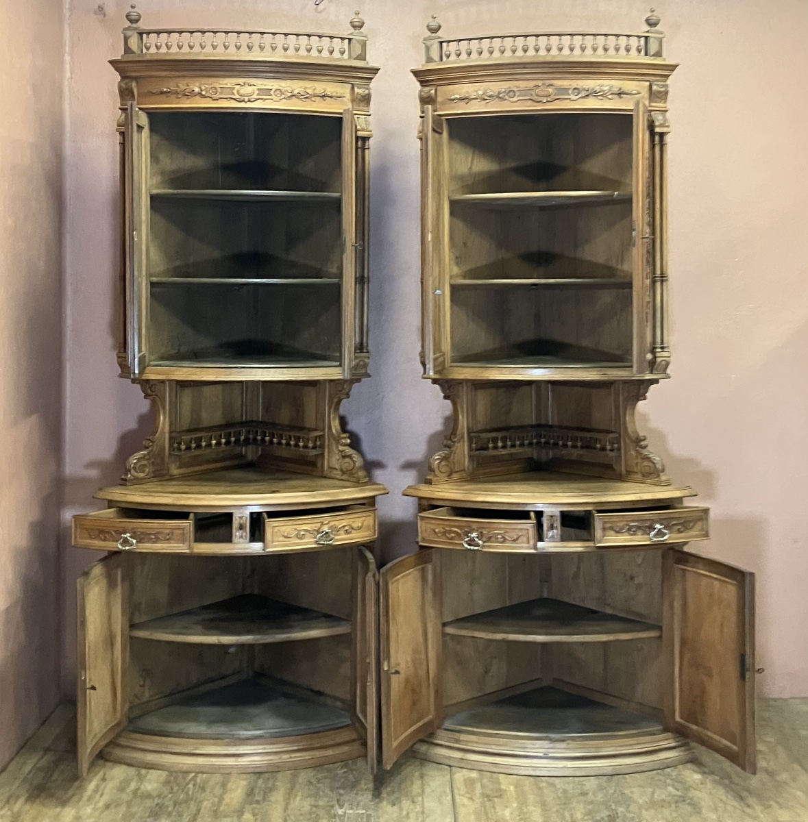 Paire d'encoignures en noyer style Renaissance époque XIXème siècle meuble de coin-photo-3