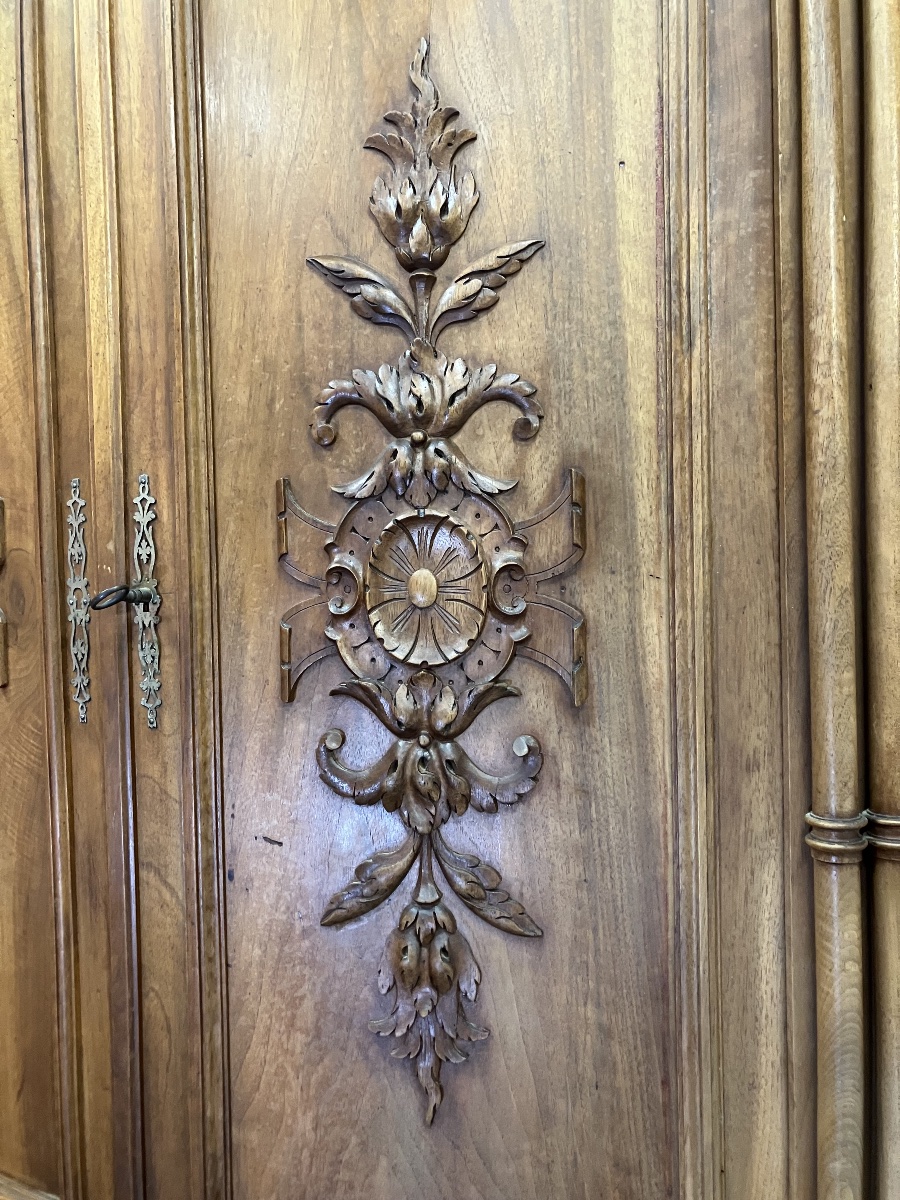 Paire d'encoignures en noyer style Renaissance époque XIXème siècle meuble de coin-photo-1