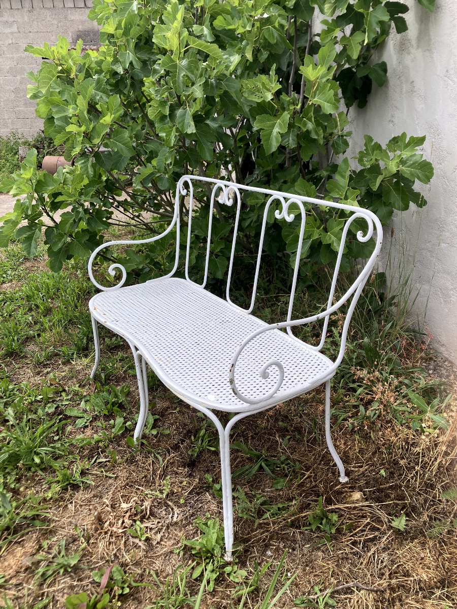 Banc de jardin en fer forgé 19eme galbé en façade 