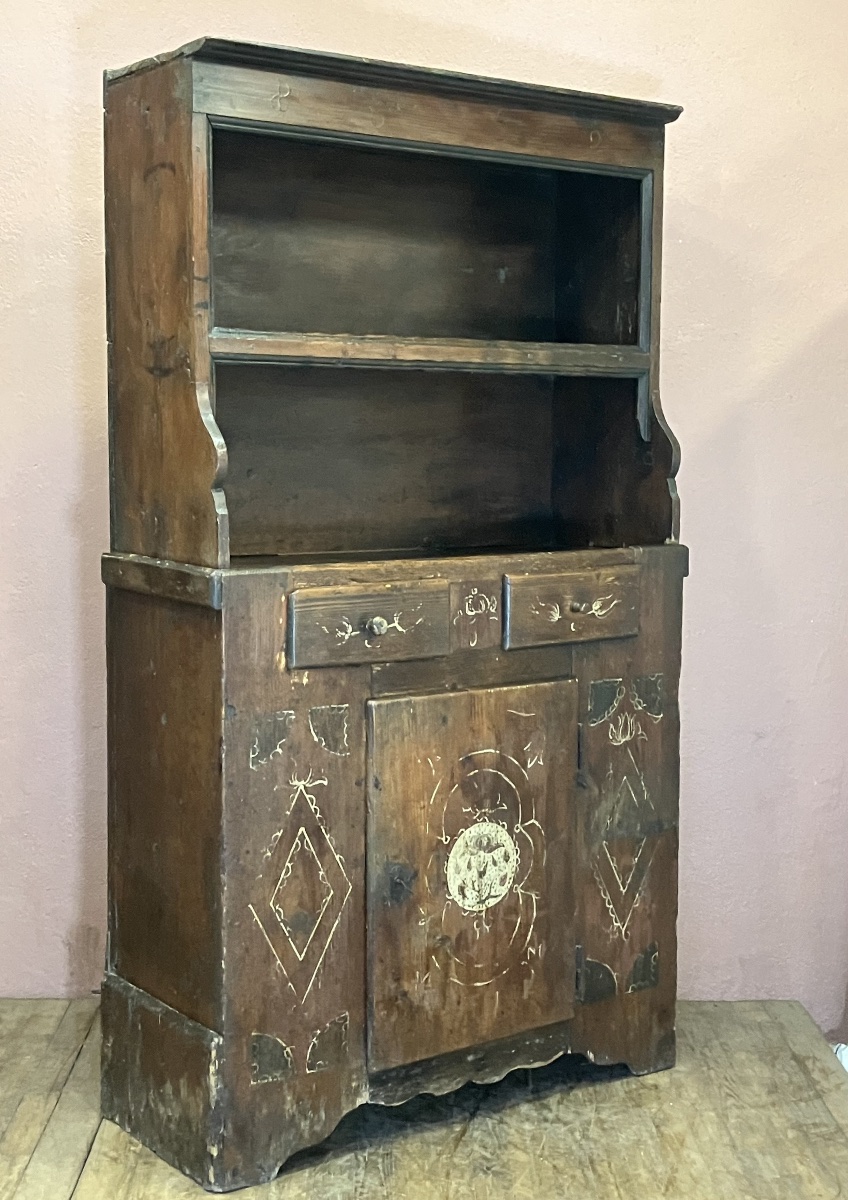 Buffet crédence meuble de montagne en sapin décor polychrome début XIXème siècle 