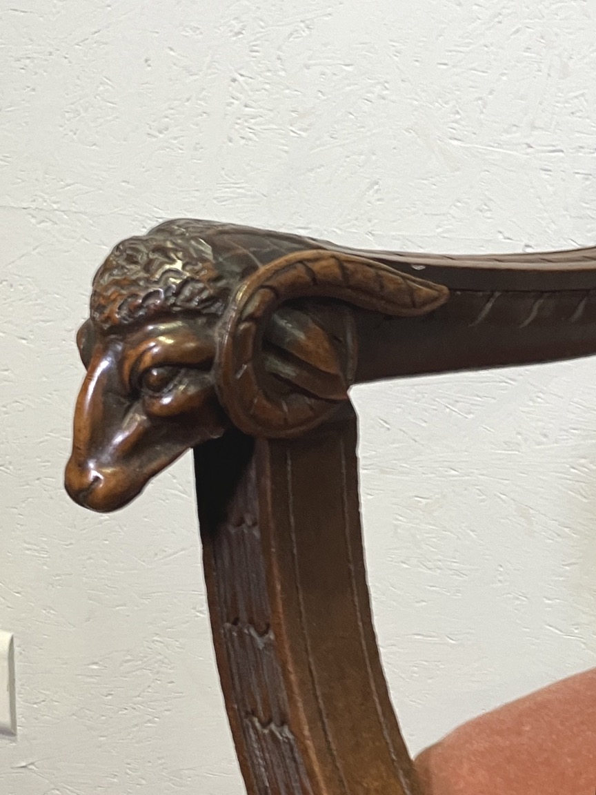 Fauteuil curule en noyer Renaissance époque  XIXème Blason Bureau Château Apparat Dagobert-photo-5