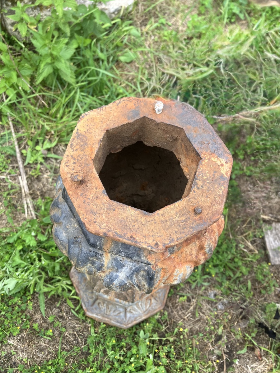 Cast-iron Park Or Garden Fountain With A Basin -photo-3