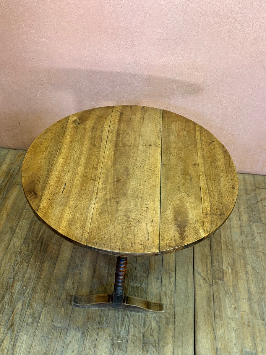 Petite table de vigneron en noyer diamètre 90 époque 19eme . Vendanges. Vigneronne. Chai . -photo-2