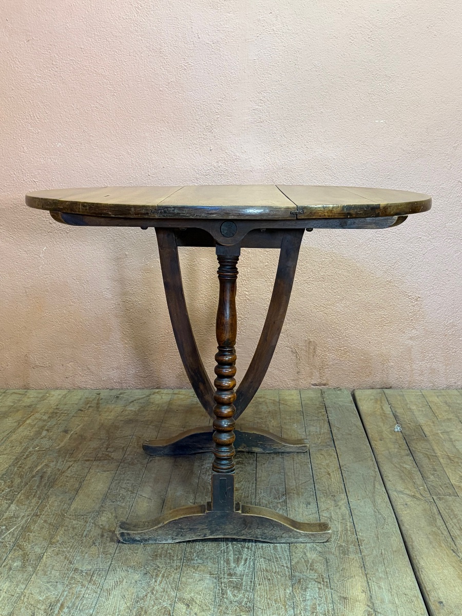 Petite table de vigneron en noyer diamètre 90 époque 19eme . Vendanges. Vigneronne. Chai . -photo-3
