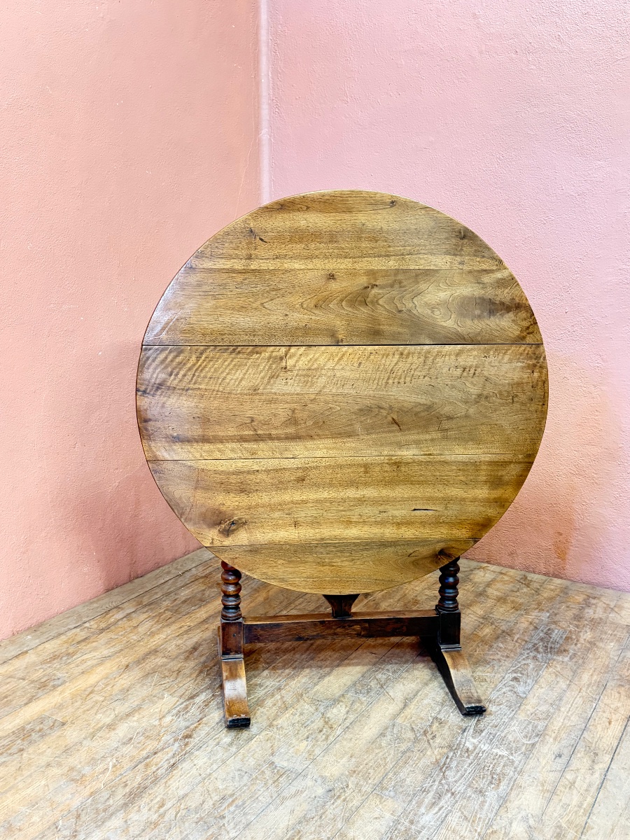 Petite table de vigneron en noyer diamètre 90 époque 19eme . Vendanges. Vigneronne. Chai . -photo-4