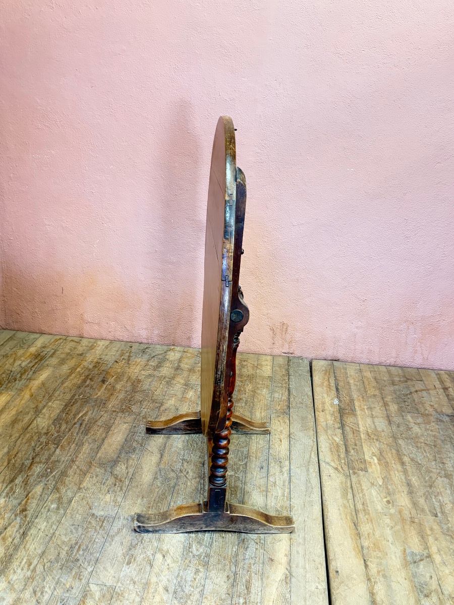 Petite table de vigneron en noyer diamètre 90 époque 19eme . Vendanges. Vigneronne. Chai . -photo-1