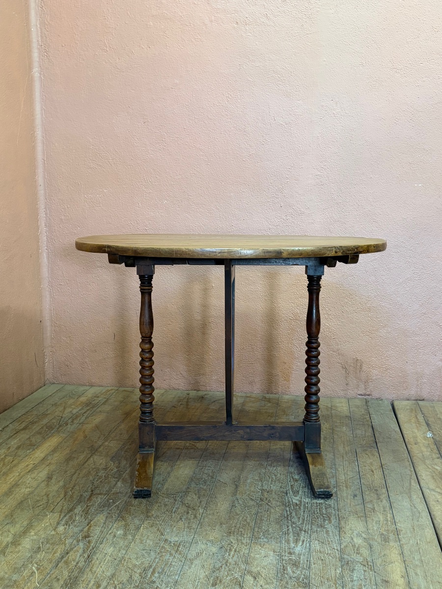 Petite table de vigneron en noyer diamètre 90 époque 19eme . Vendanges. Vigneronne. Chai . -photo-6