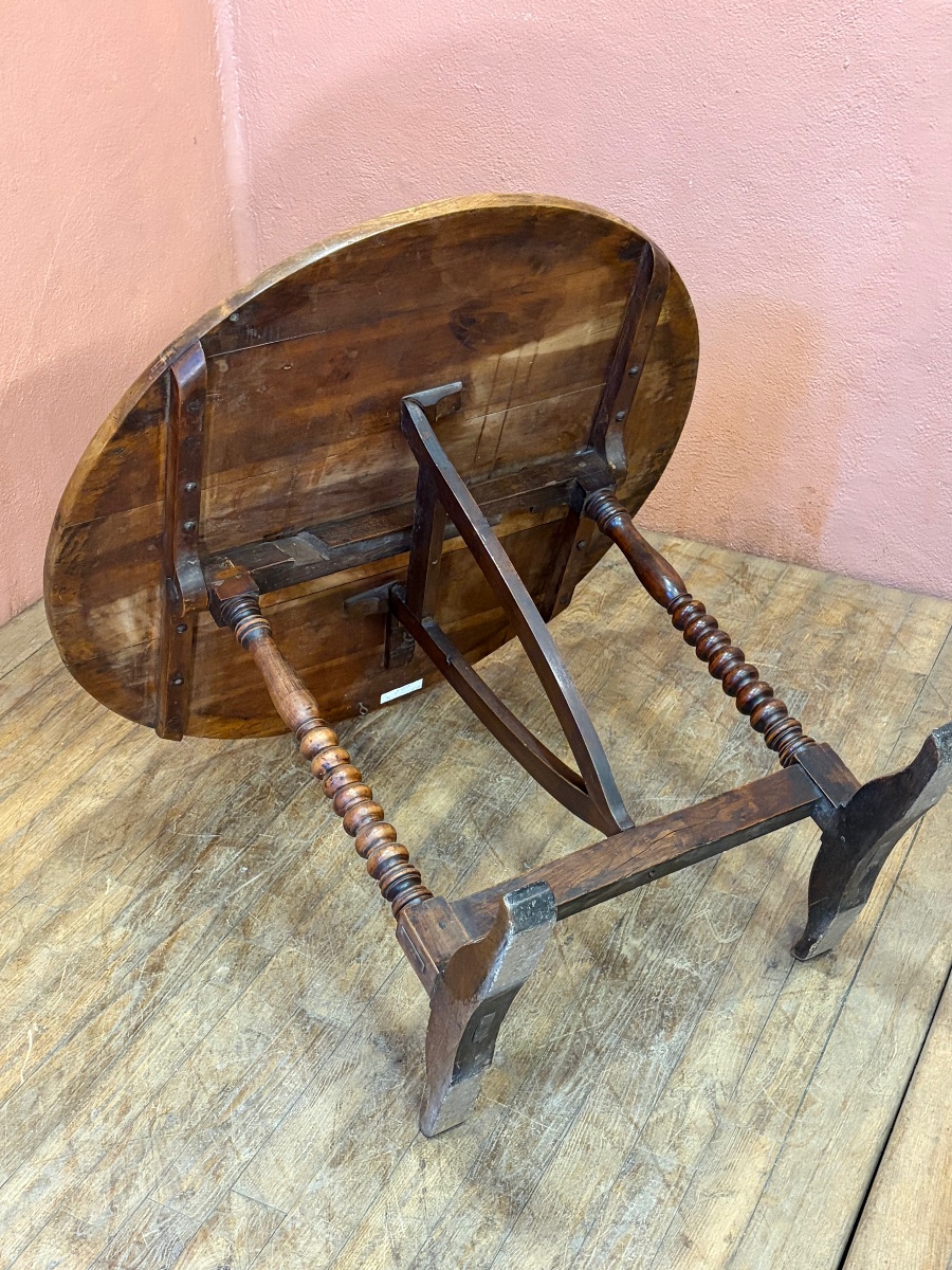 Petite table de vigneron en noyer diamètre 90 époque 19eme . Vendanges. Vigneronne. Chai . -photo-7