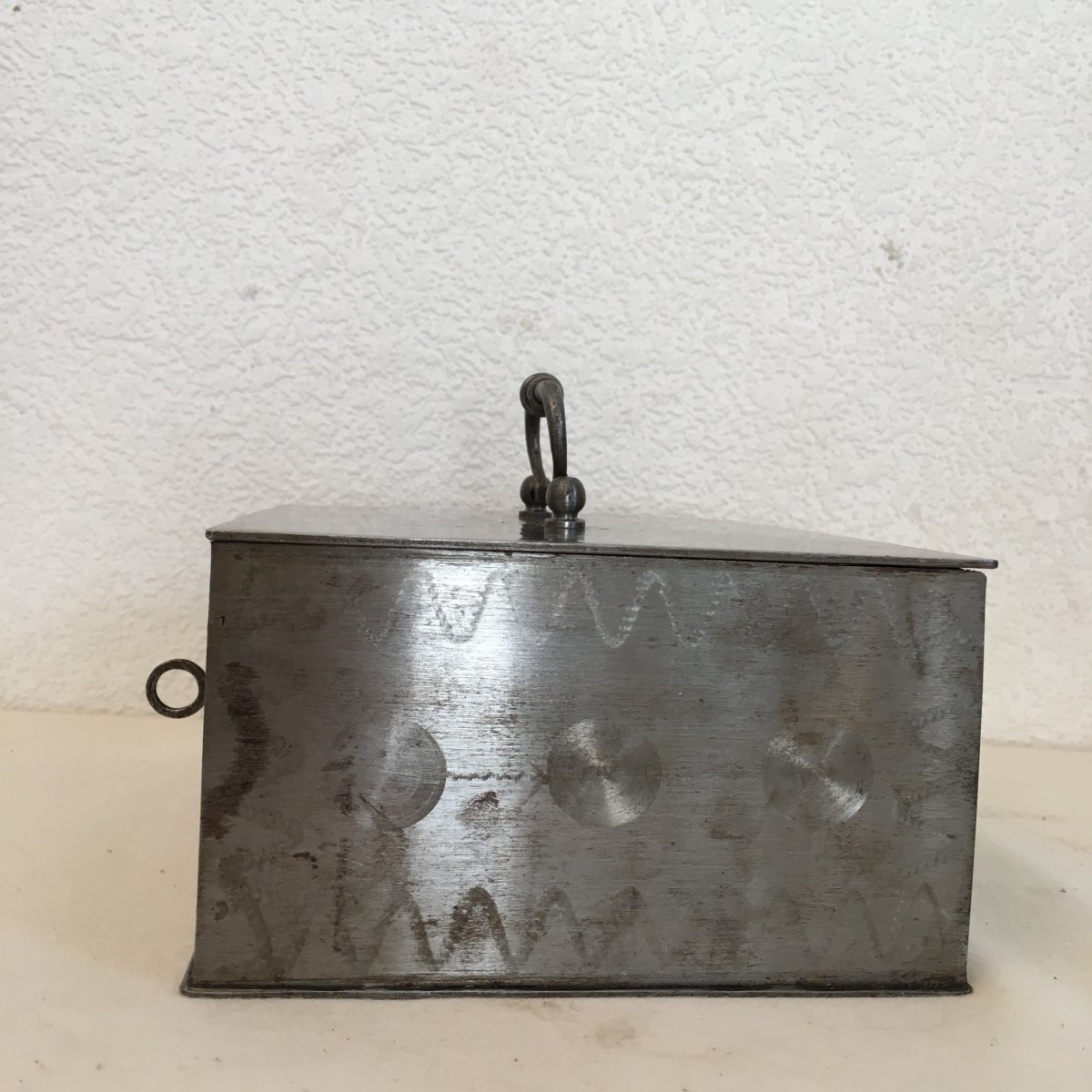 Iron Box With Key, 19 Th Century -photo-2