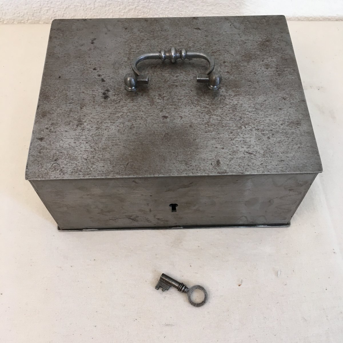 Iron Box With Key, 19 Th Century -photo-5