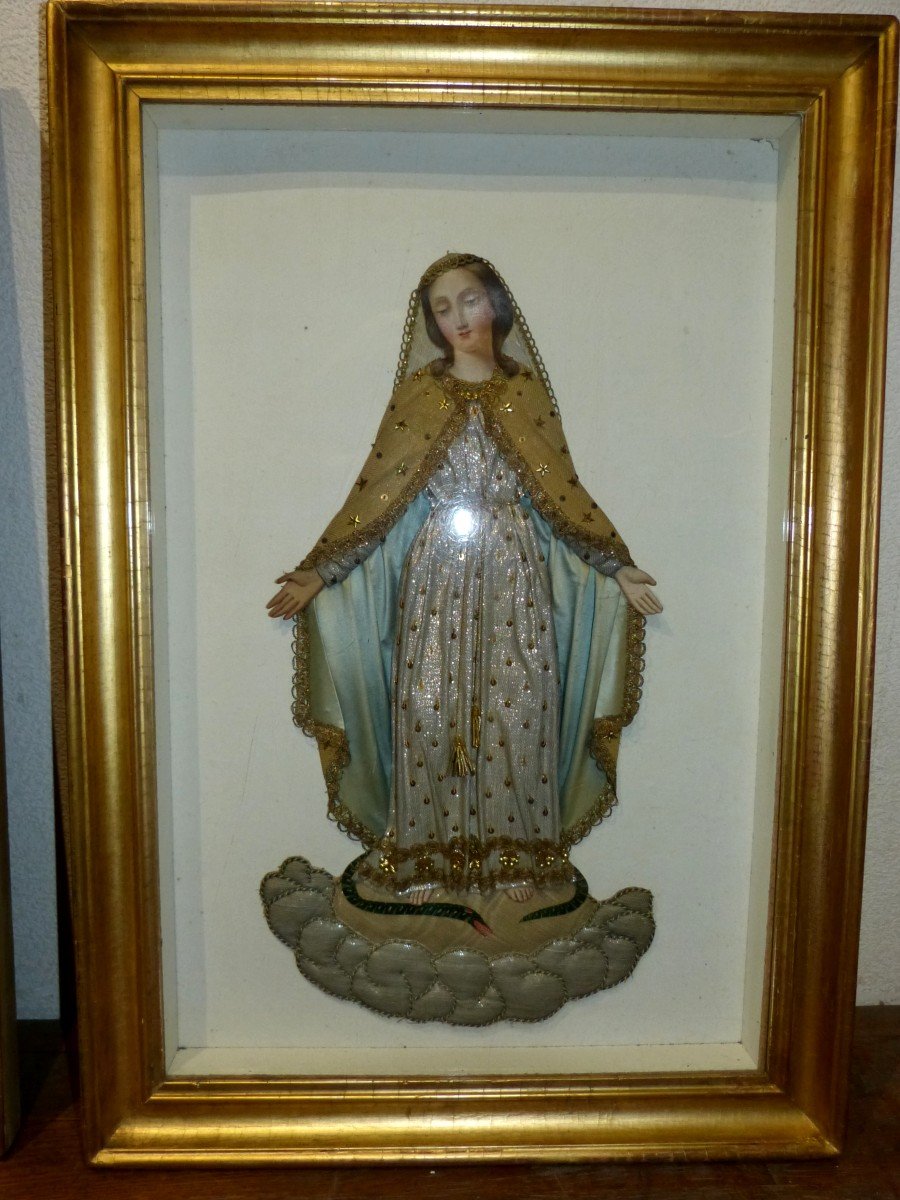 Diorama Religieux: Marie, Joseph Et Jésus, Vêtements Brodés, 82 X 57 Cm-photo-1