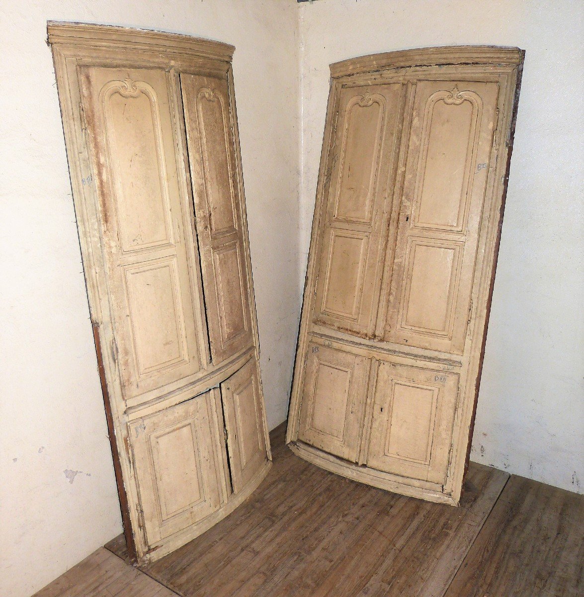 Pair Of Corner Woodwork 18th Fir Corner