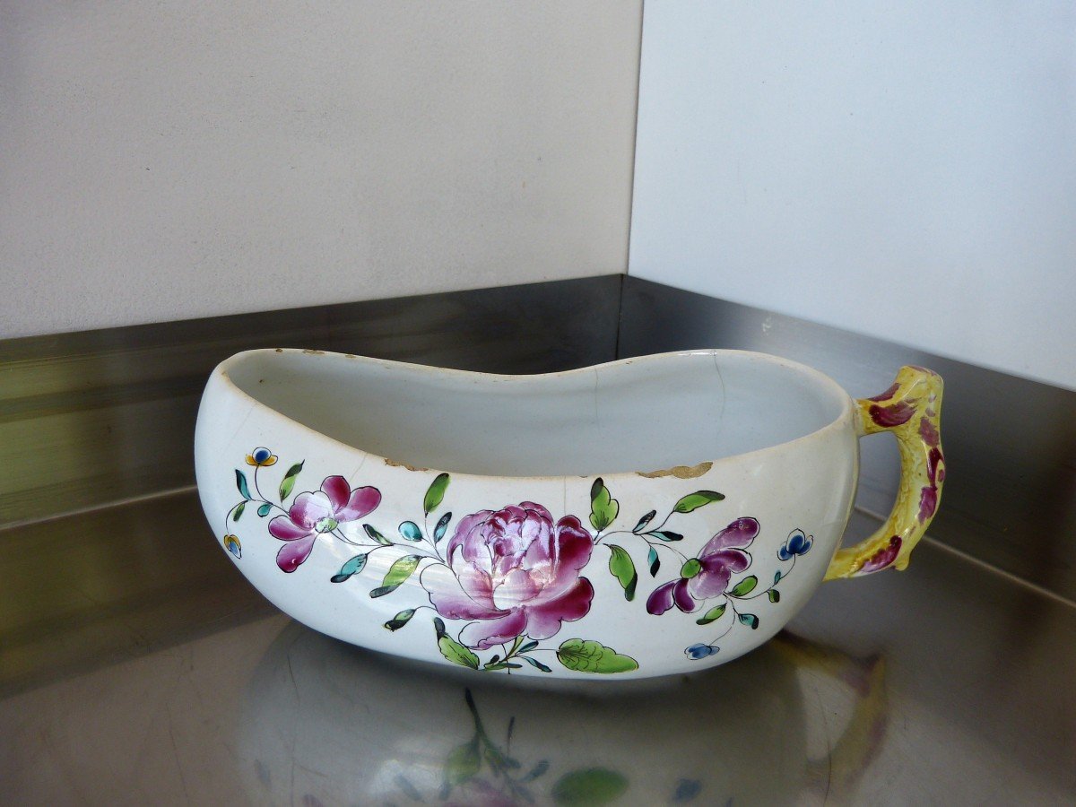 Bourdalou In Earthenware From East Strasbourg Or Niderviller 18th