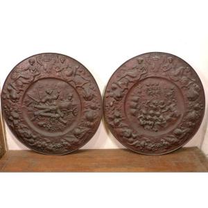 Pair Of Very Large Dishes 98 Cm Renaissance Repoussé Copper Battle Scene