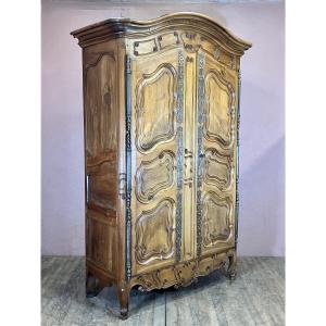 Armoire provençale  en noyer de Fourques XVIIIème Louis XV Arles
