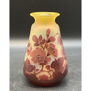 Emile Gallé Vase 18 cm rouge et jaune verre opalescent décor fleurs de pommiers art nouveau