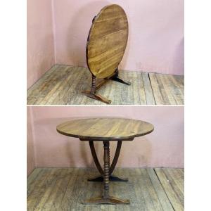 Petite table de vigneron en noyer diamètre 90 époque 19eme . Vendanges. Vigneronne. Chai .
