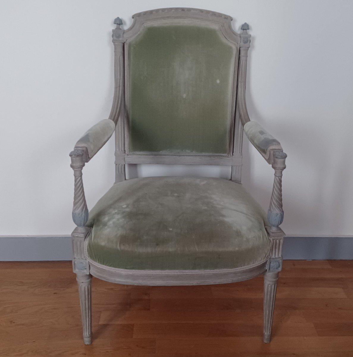 Paris - fin de l'époque Louis XVI - fauteuil richement sculpté - velours de soie -photo-2