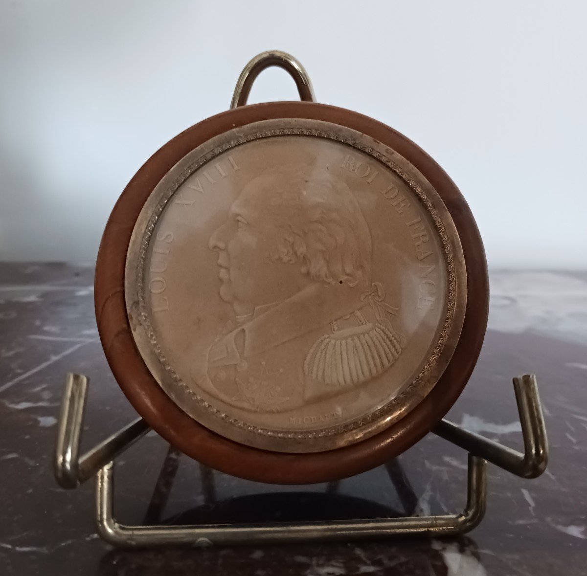 France début XIXe siècle - boîte royaliste - buis et portrait de Louis XVIII embossé - -photo-2