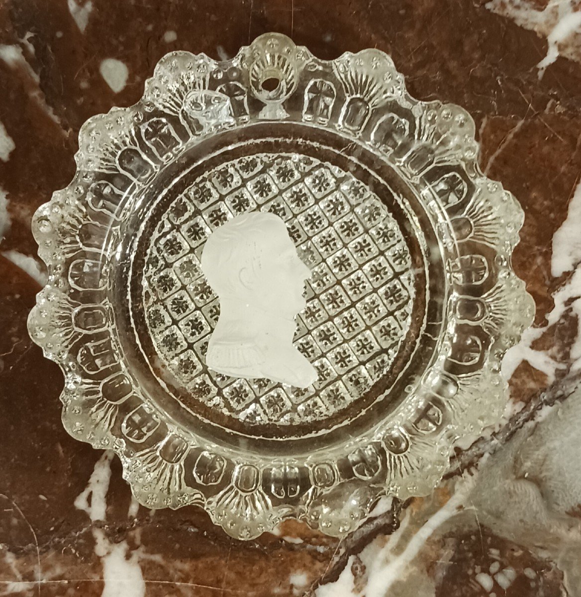 Baccarat - cristallo-cérame au profil de Napoléon en général - collection Brouwet - Empire, vers 1810-photo-2
