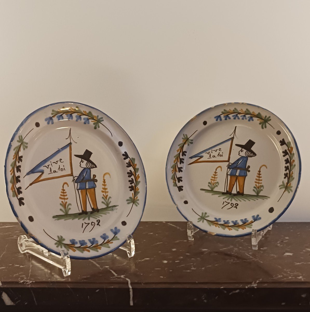 Roanne Sébastien Nicolas Workshop - Pair Of Earthenware Plates With Revolutionary Decor - Captioned And Dated