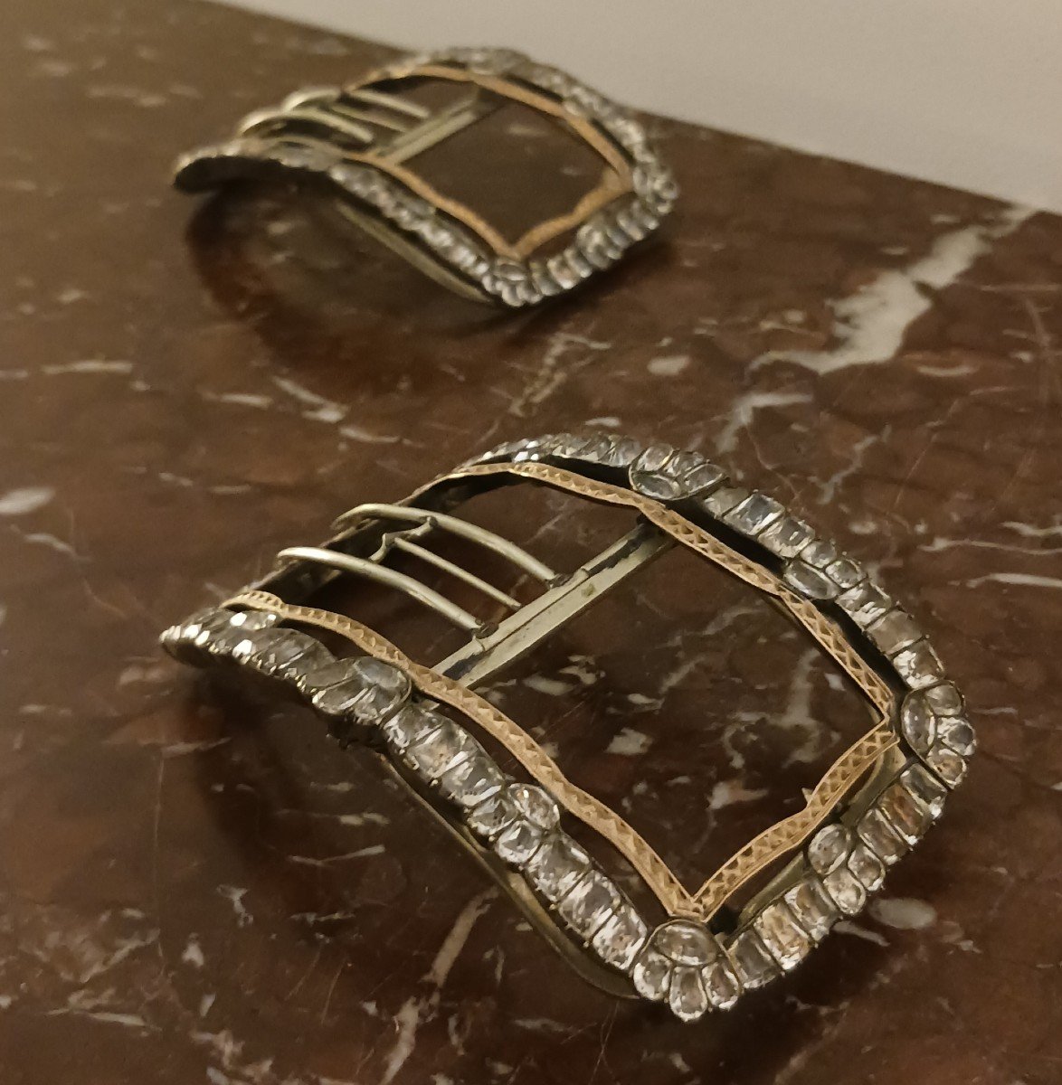 XVIIIe siècle, époque Louis XVI - étonnante paire de boucles de souliers - or, argent et brillants du Rhin-photo-2