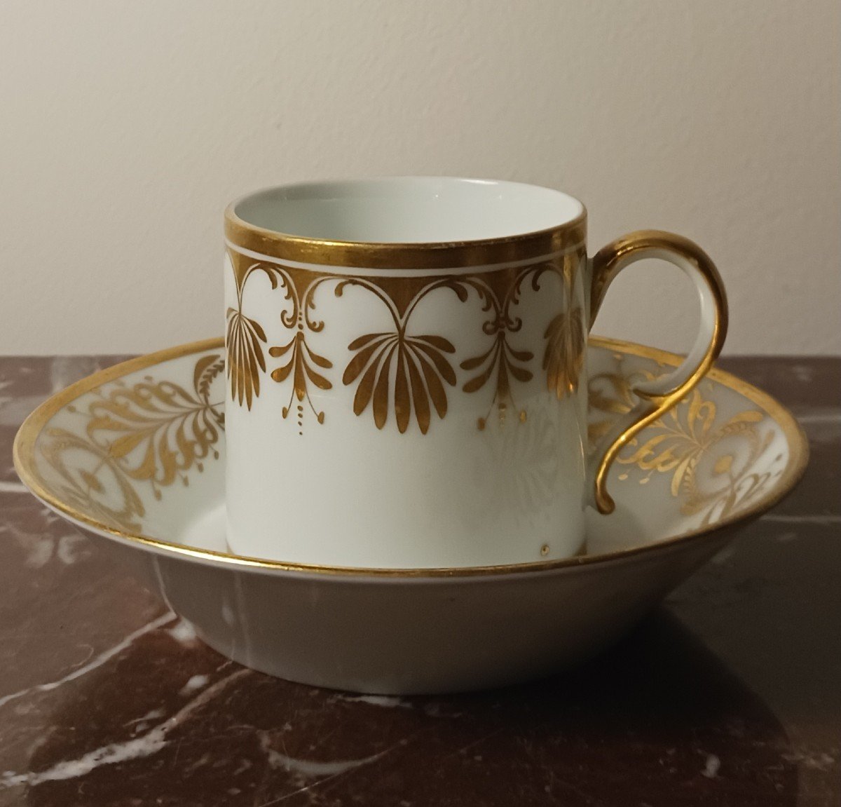 Manufacture de Niderviller, époque Empire - tasse litron et soucoupe en porcelaine dorée