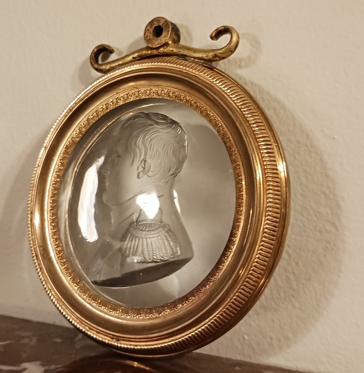 France, vers 1830 - très rare médaillon en verre moulé de Napoléon en colonel général d'après Andrieu-photo-2