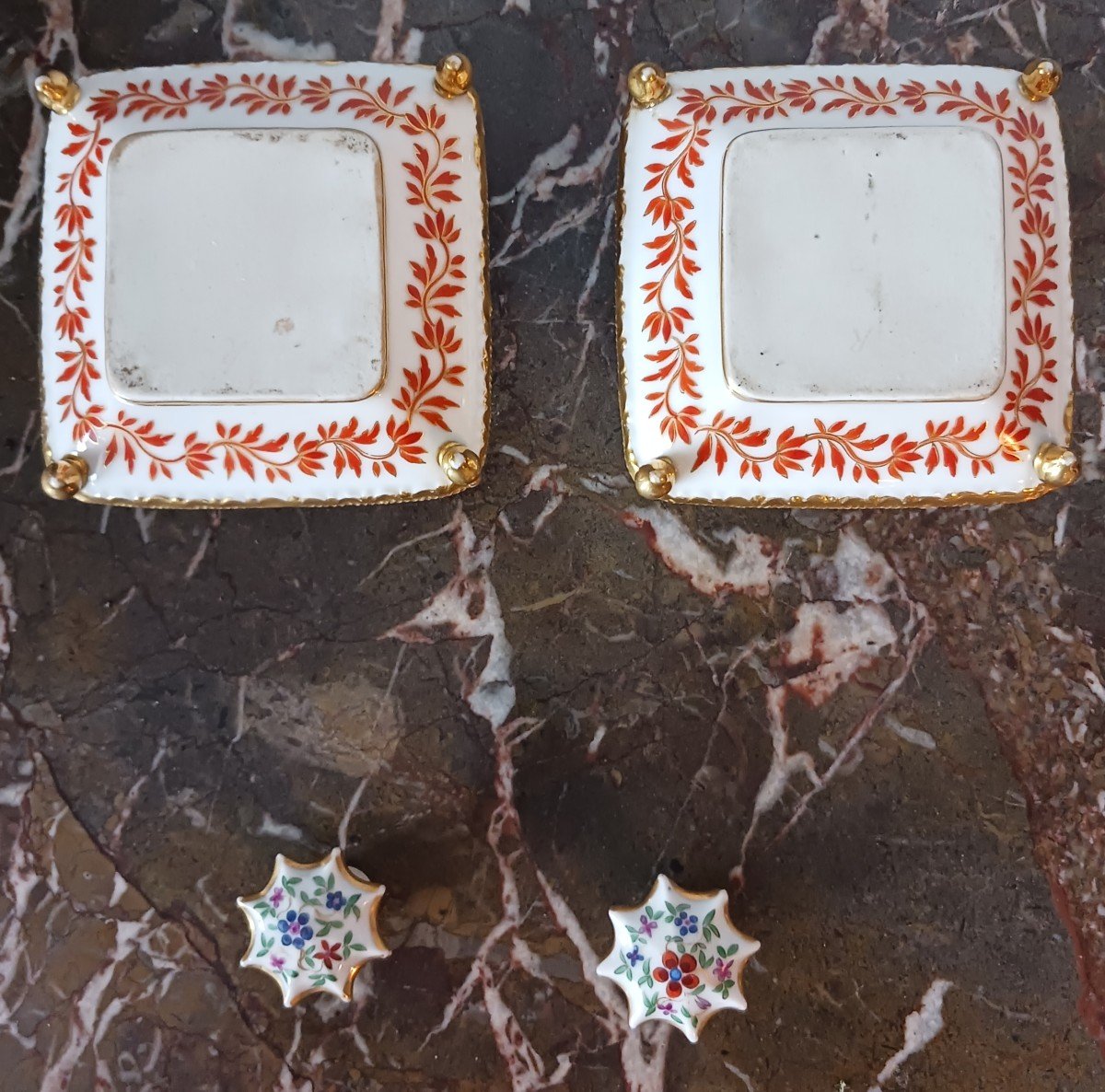 Darte Frères - Restauration, Louis Philippe Period - Pair Of "en Coussin" Bottles - Painted And Gilded Porcelain -photo-1