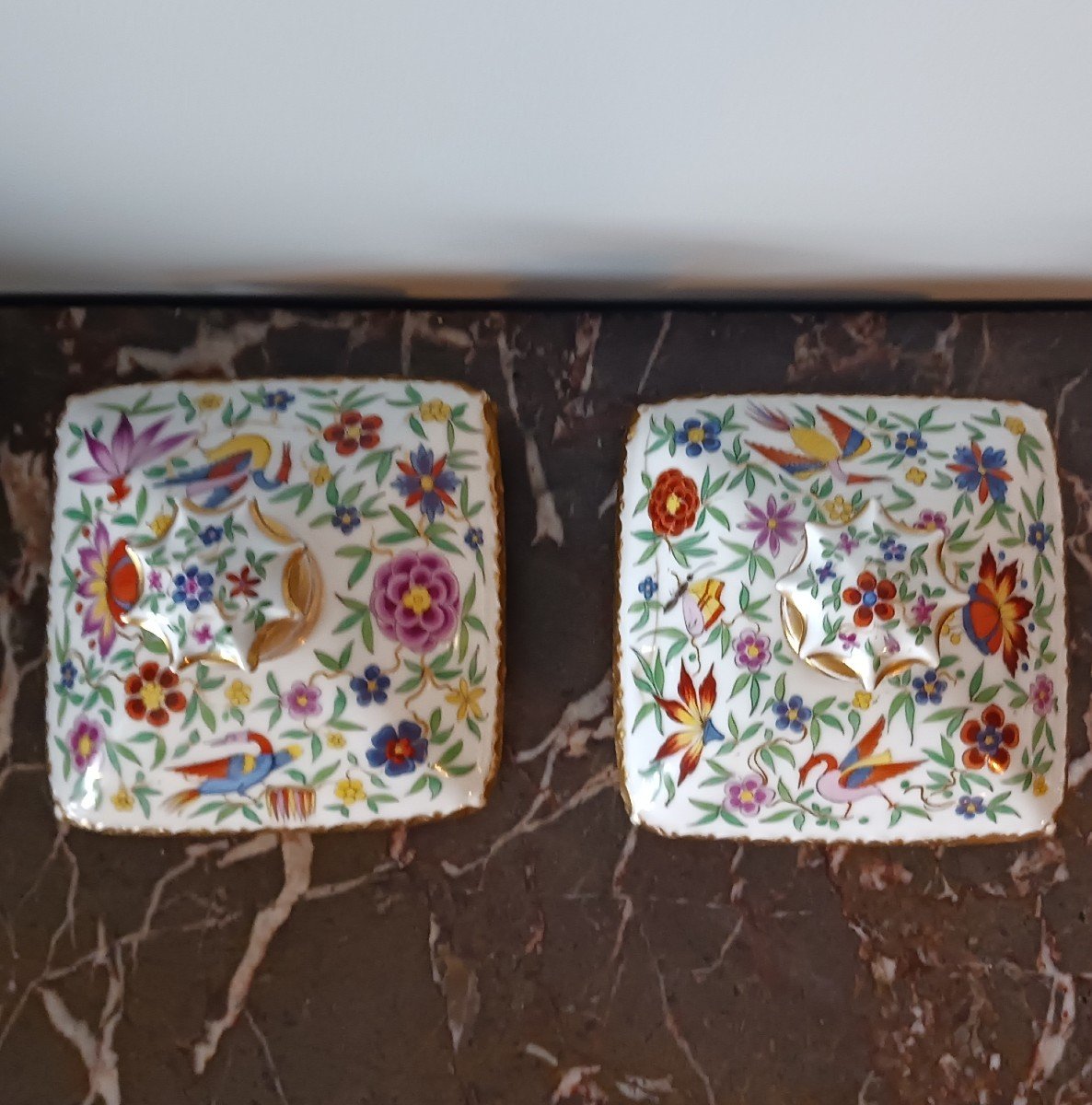Darte Frères - Restauration, Louis Philippe Period - Pair Of "en Coussin" Bottles - Painted And Gilded Porcelain -photo-3