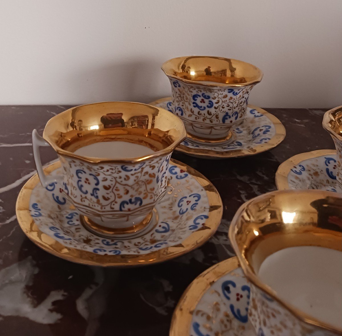 Paris, époque Louis Philippe - suite de 4 tasses et soucoupes dodécagonales en porcelaine - décor dans le goût de Jacob Petit-photo-3