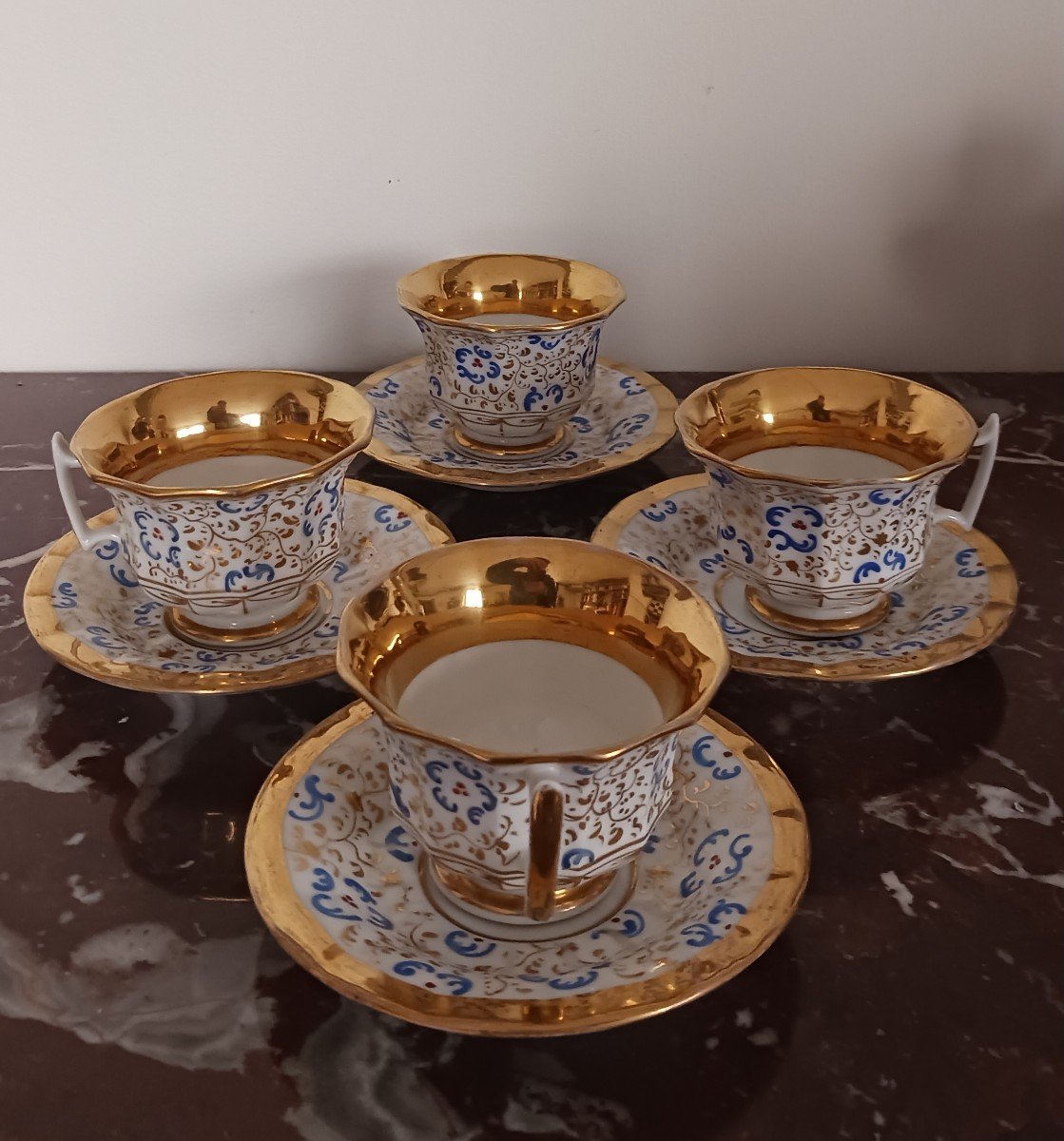 Paris, époque Louis Philippe - suite de 4 tasses et soucoupes dodécagonales en porcelaine - décor dans le goût de Jacob Petit-photo-4