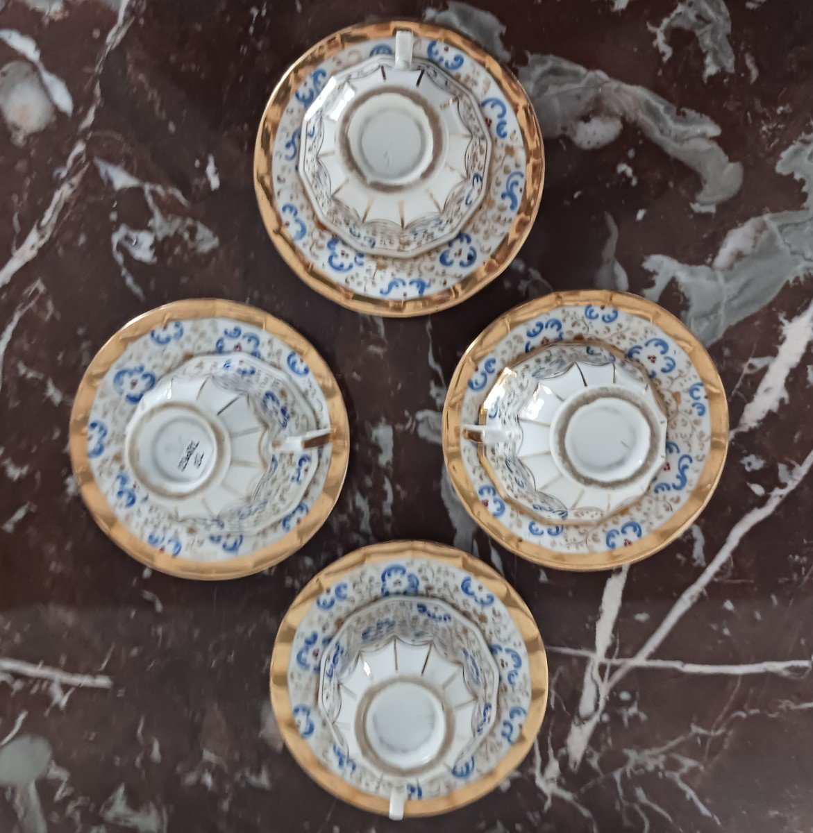 Paris, époque Louis Philippe - suite de 4 tasses et soucoupes dodécagonales en porcelaine - décor dans le goût de Jacob Petit-photo-1