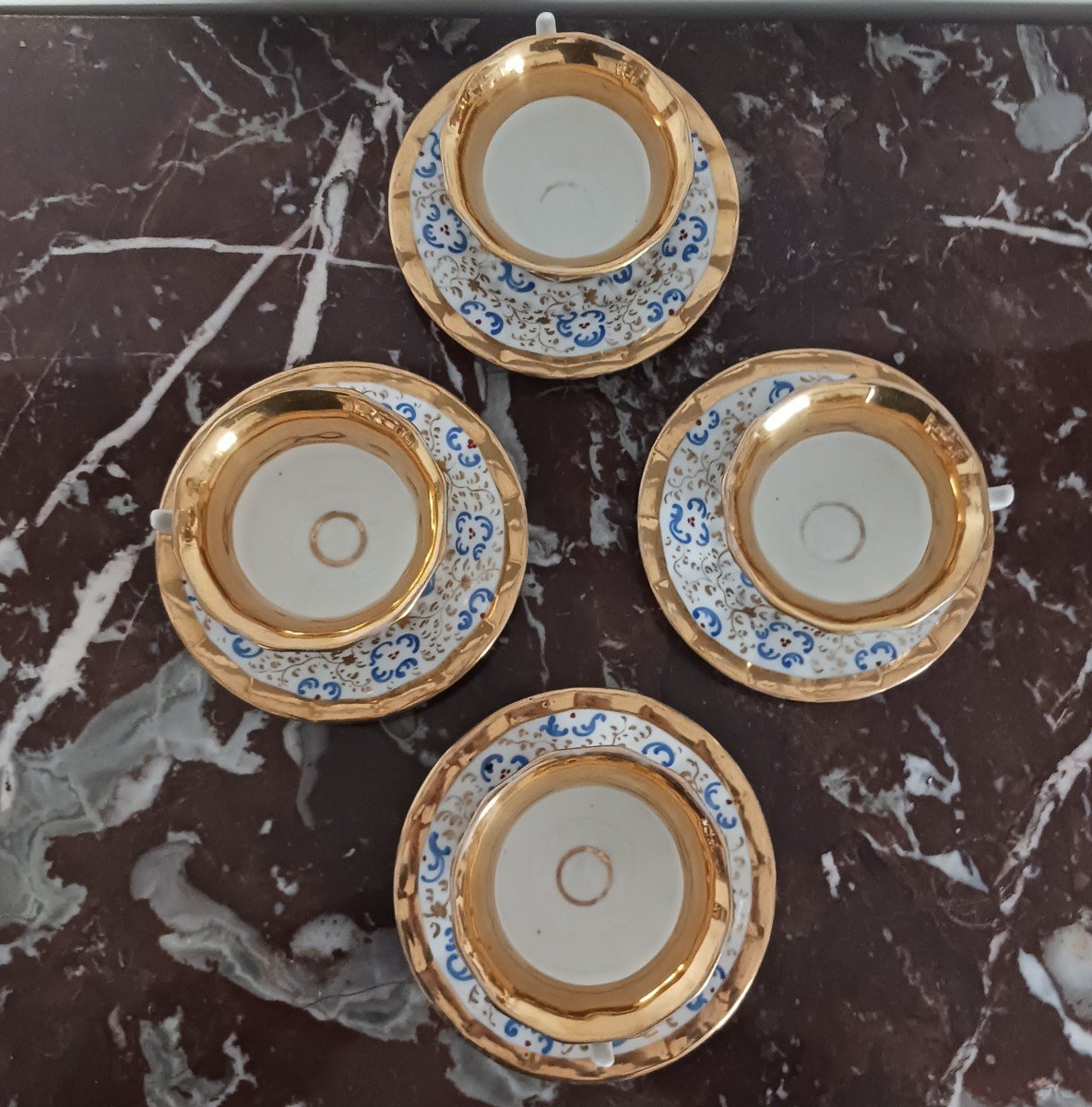 Paris, époque Louis Philippe - suite de 4 tasses et soucoupes dodécagonales en porcelaine - décor dans le goût de Jacob Petit-photo-2