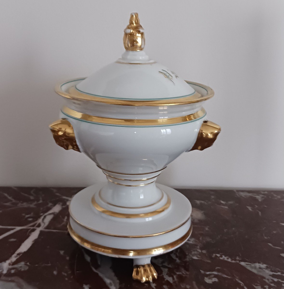 Paris, époque Restauration, Louis Philippe - confiturier tripode en porcelaine dorée, et peinte - monogrammé-photo-4