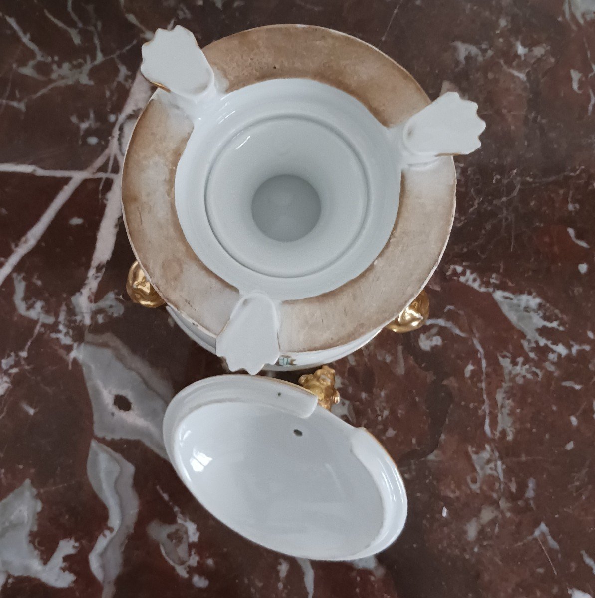 Paris, époque Restauration, Louis Philippe - confiturier tripode en porcelaine dorée, et peinte - monogrammé-photo-1