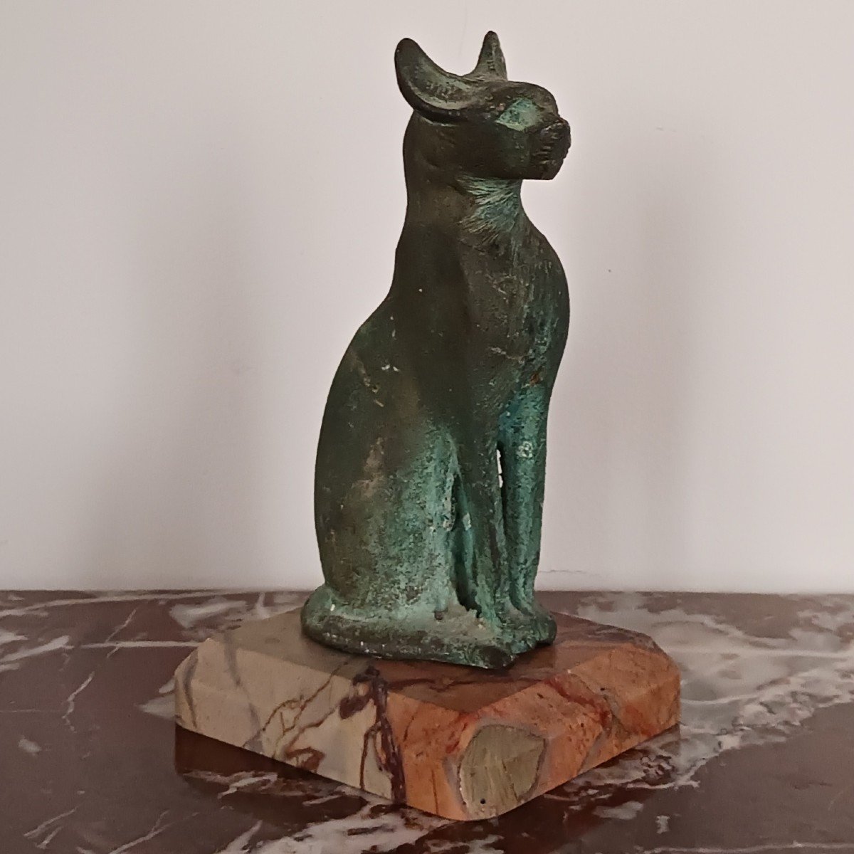 Egypte antique - curieux chat en bronze à patine de fouille - genre Bastet - socle en marbre-photo-4